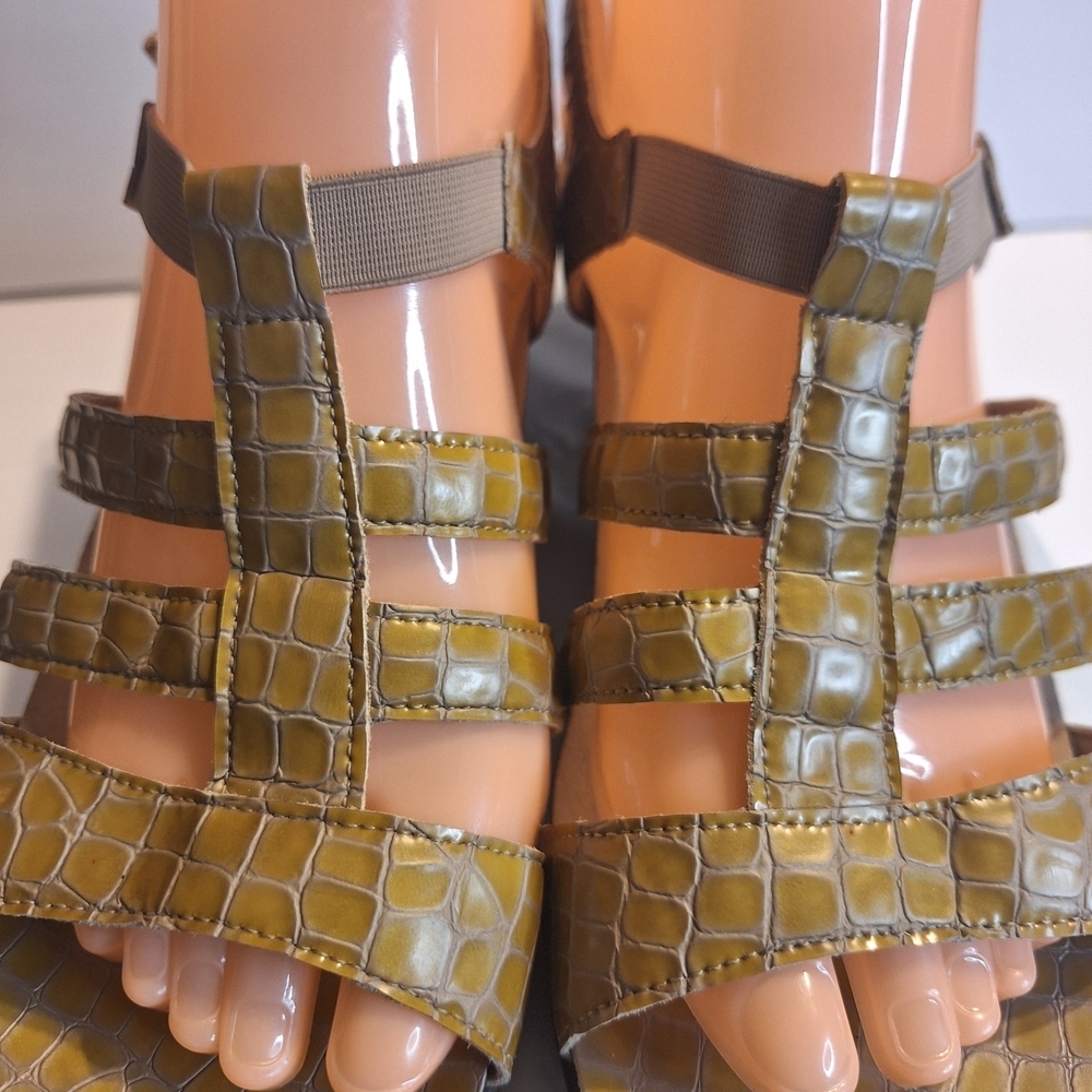 SAS Allegro Croc-Embossed Tripad Comfort Strappy Women's Sandals. Size 9 W